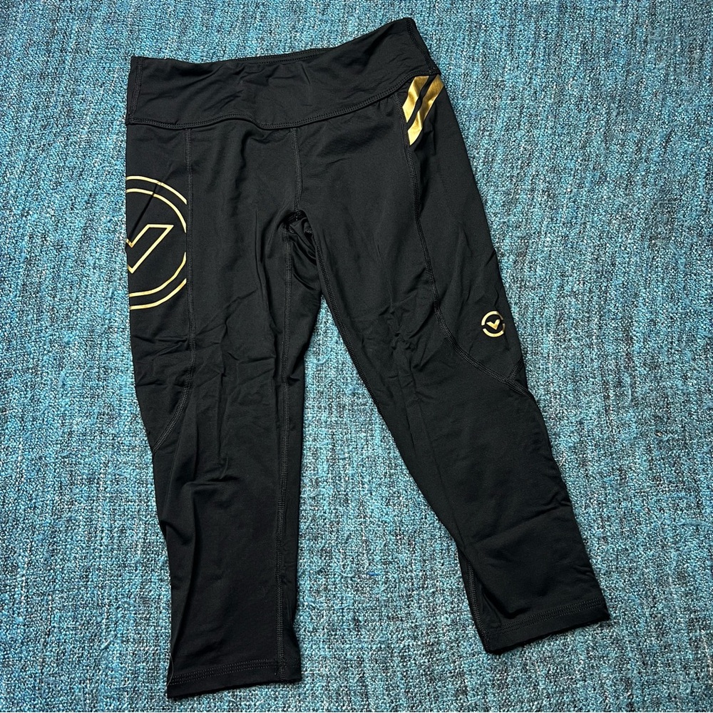 Virus Weightlifting Cropped Leggings in Black Gold Compression Women's XS